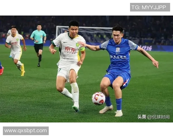 北京国安与上海申花激战正酣 双方全力争夺中超冠军宝座